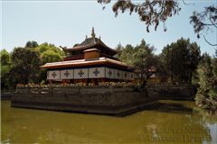 Норбулингка - летняя резиденция Далай-ламы.