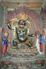 Статуи внутри Кумбум II. Махакала.