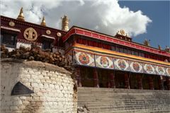Главный храм монастыря Дрепунг.